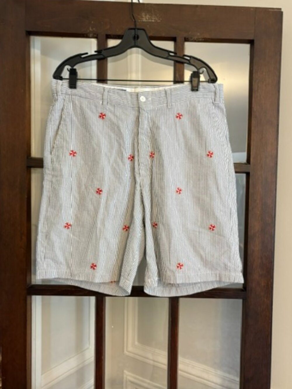 Castaway Nantucket Island Seersucker Shorts with Embroidered Life Rafts, Size 36